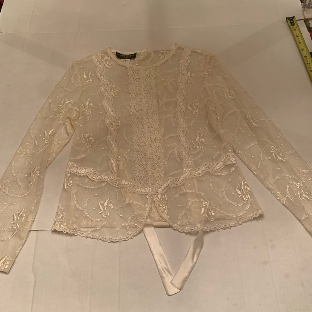 EUC Sonya Ratay Cream LS Embellished Satin ribbon tie in back Blouse size 4
